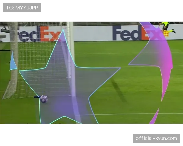 特写：斯佩齐亚前锋在肋部接球后，巧妙扣过防守球员推射远角得分